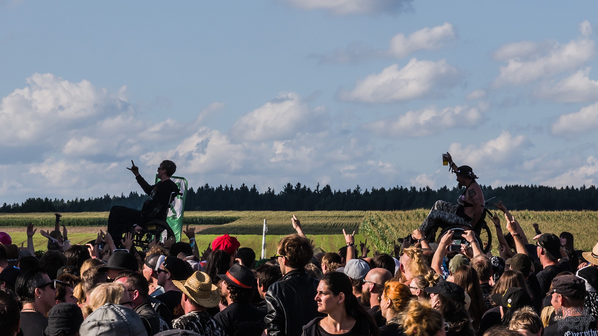 Crowdsurfen extrem @Summer Breeze 2017